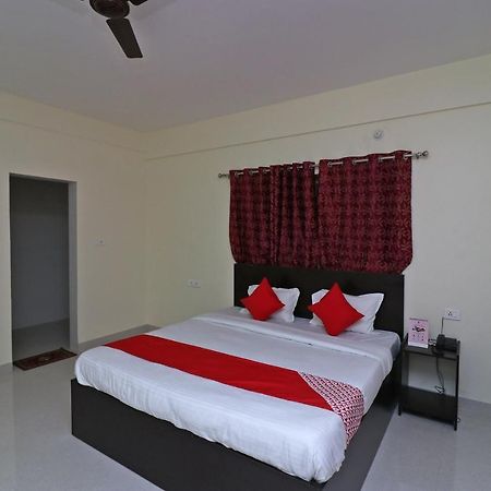 Oyo Hotel Ayush Palace Katak Exteriér fotografie