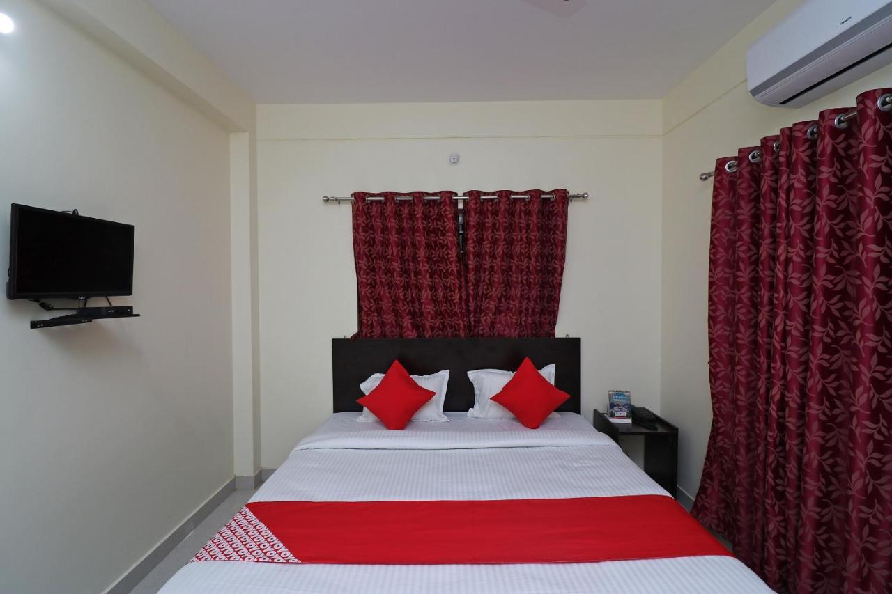 Oyo Hotel Ayush Palace Katak Exteriér fotografie