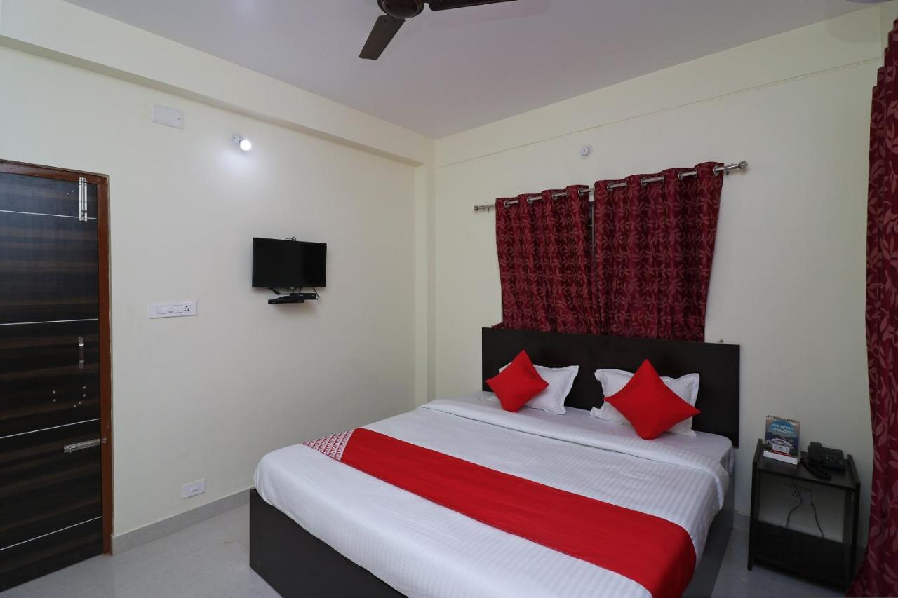 Oyo Hotel Ayush Palace Katak Exteriér fotografie