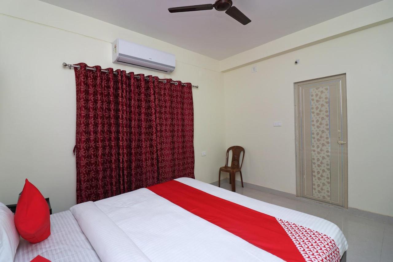 Oyo Hotel Ayush Palace Katak Exteriér fotografie