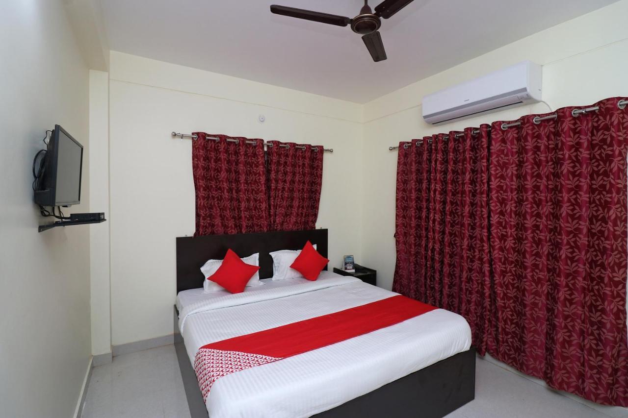 Oyo Hotel Ayush Palace Katak Exteriér fotografie