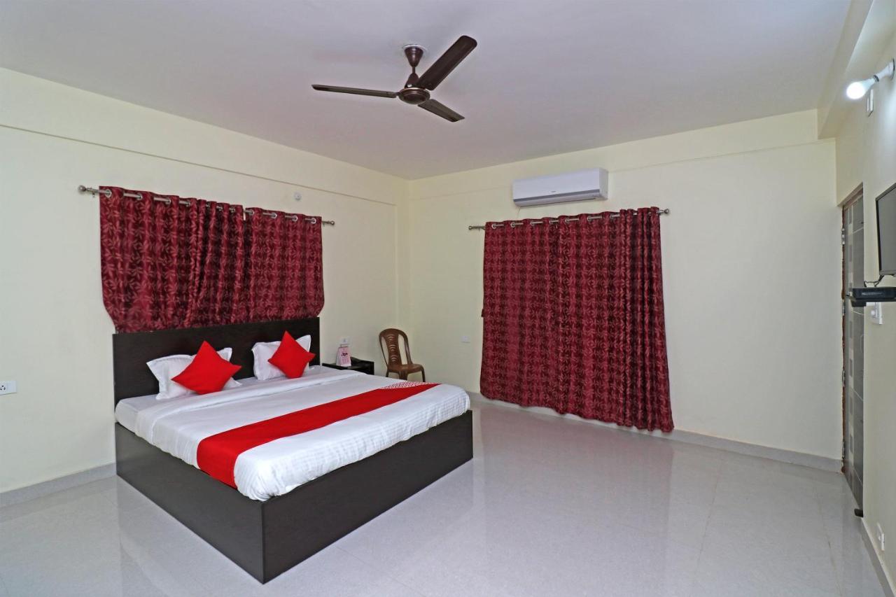 Oyo Hotel Ayush Palace Katak Exteriér fotografie