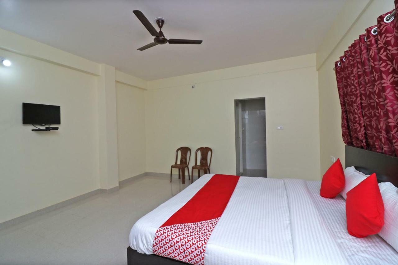 Oyo Hotel Ayush Palace Katak Exteriér fotografie