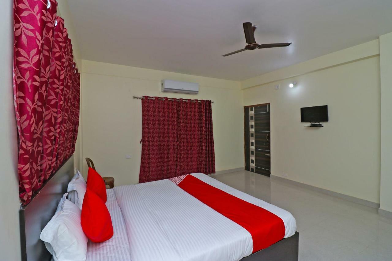 Oyo Hotel Ayush Palace Katak Exteriér fotografie