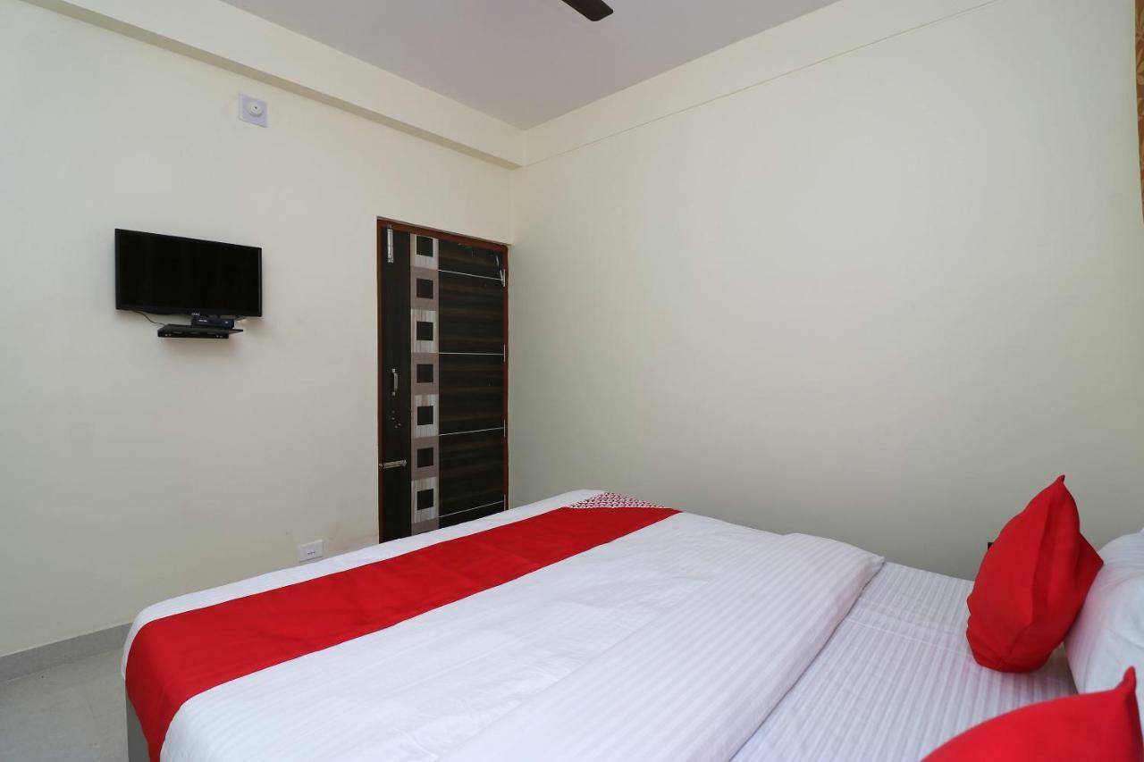 Oyo Hotel Ayush Palace Katak Exteriér fotografie